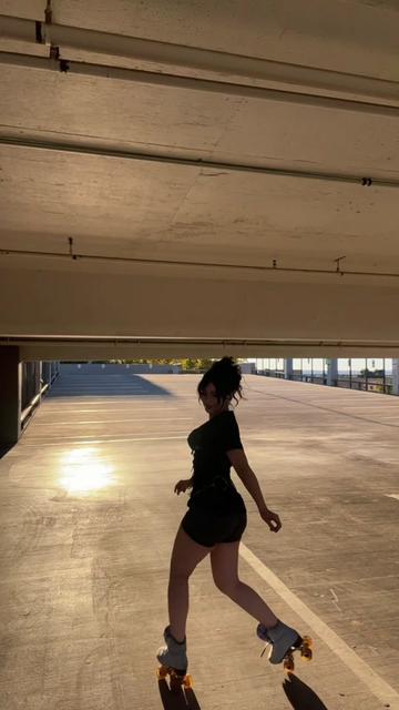 @Jada - Roller Dance Burlesque
