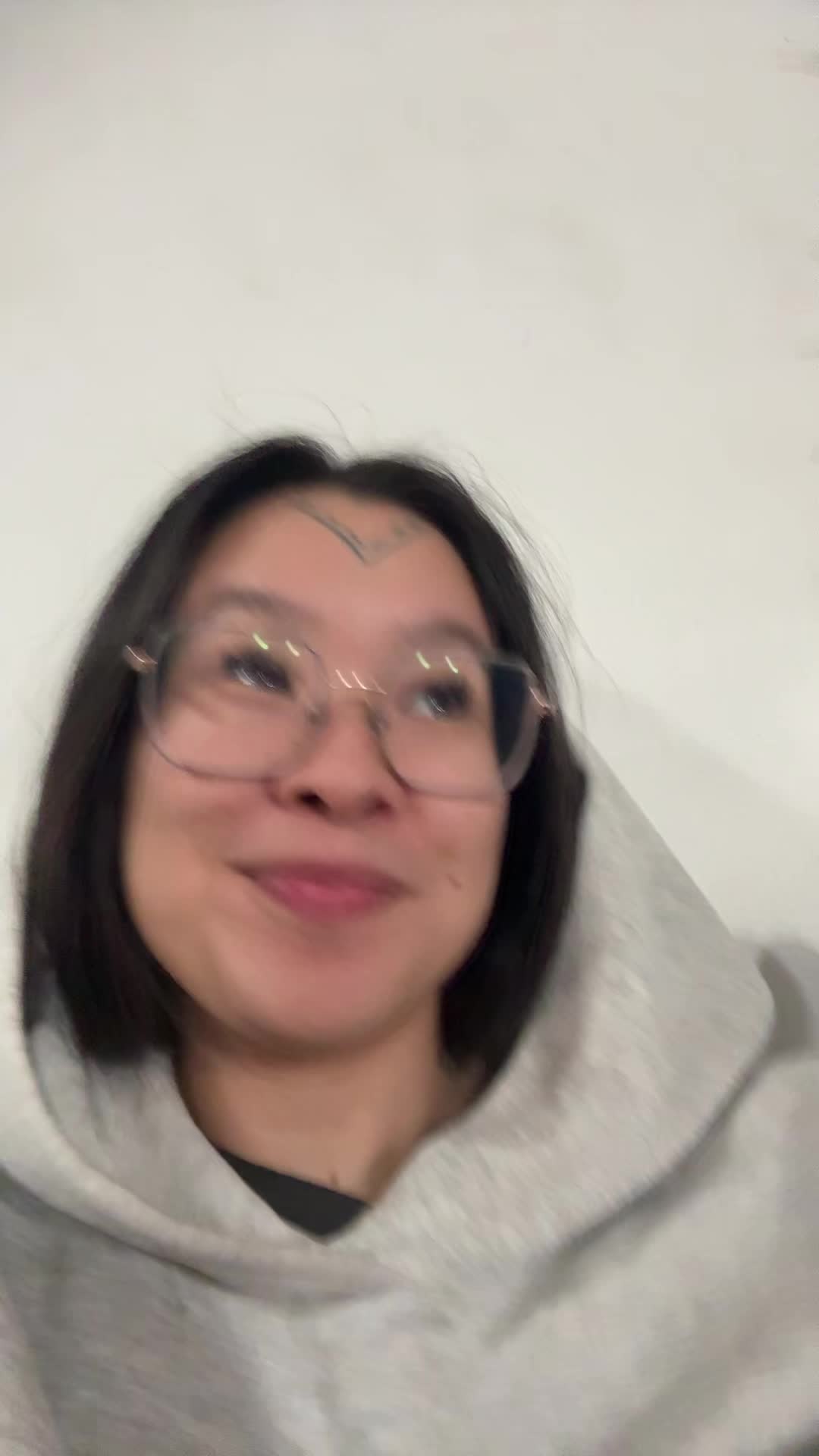 @annieneevee