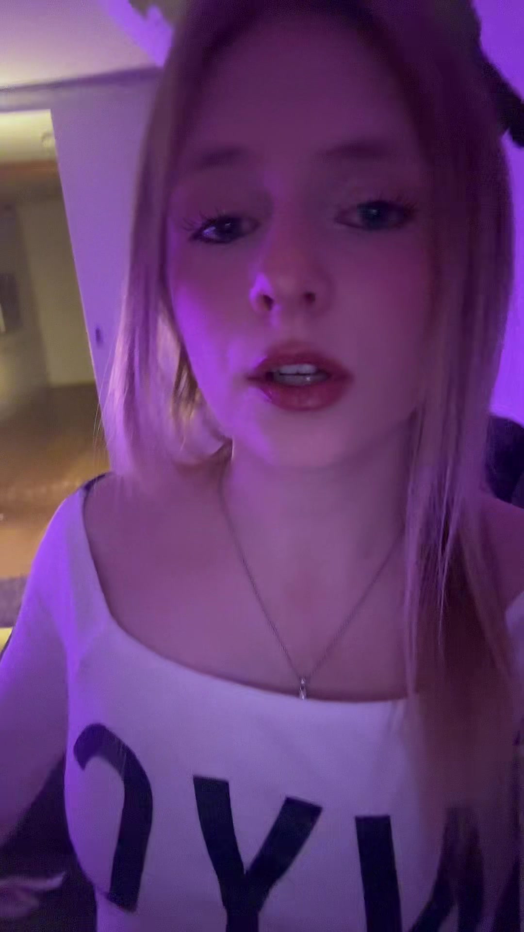 @Bella