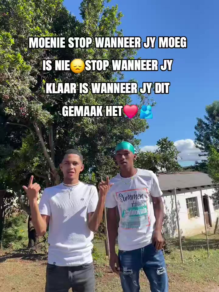 @🦍