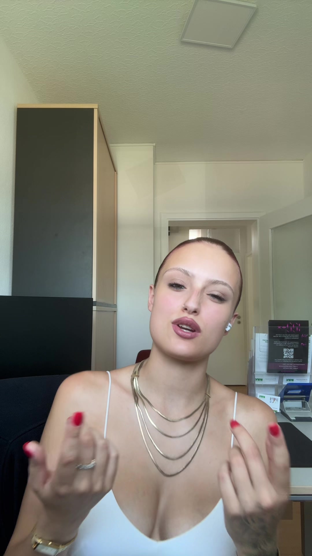 @ahlina