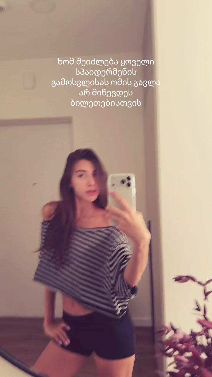 @Lali🫧