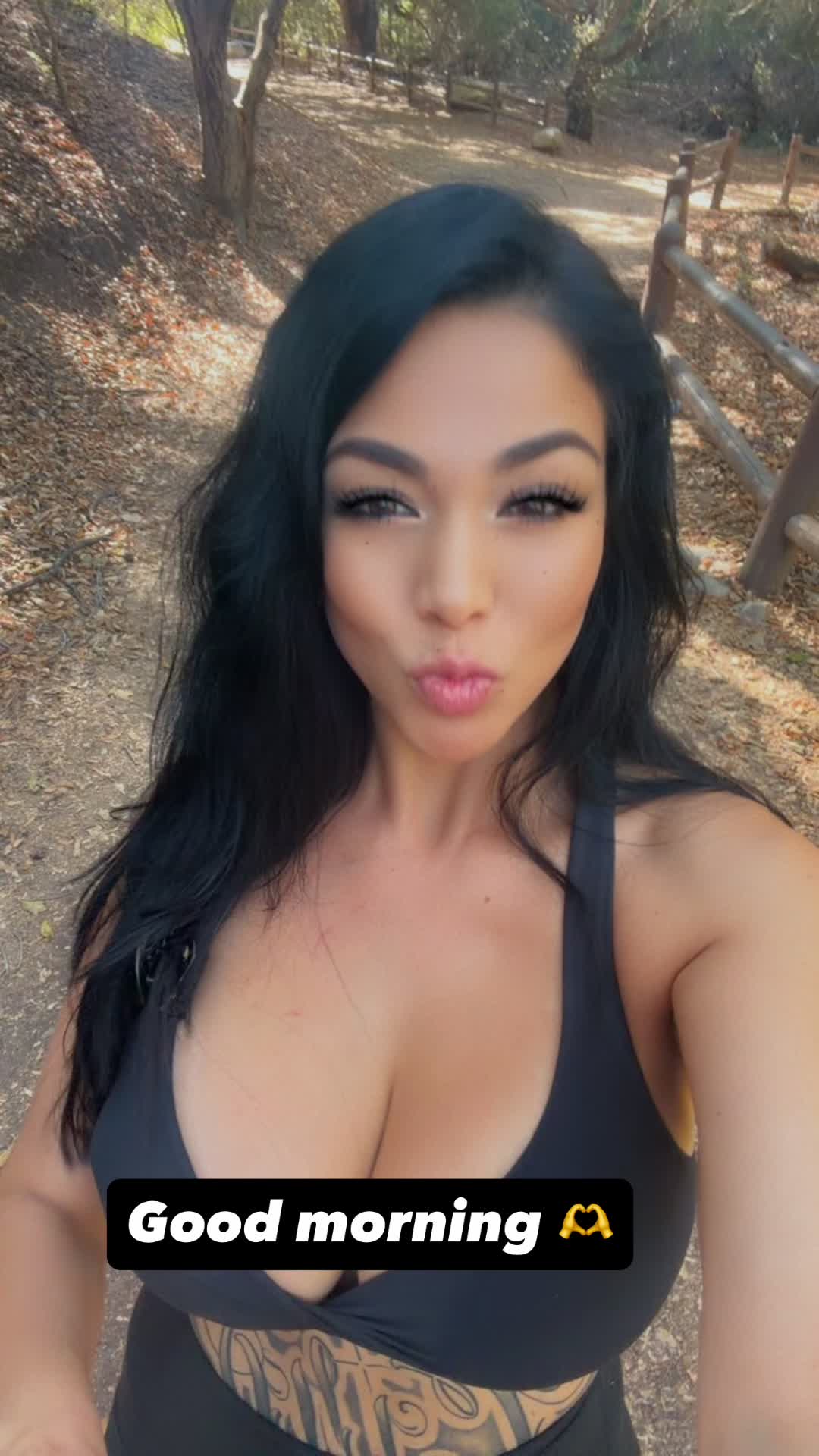 @Bella_B_