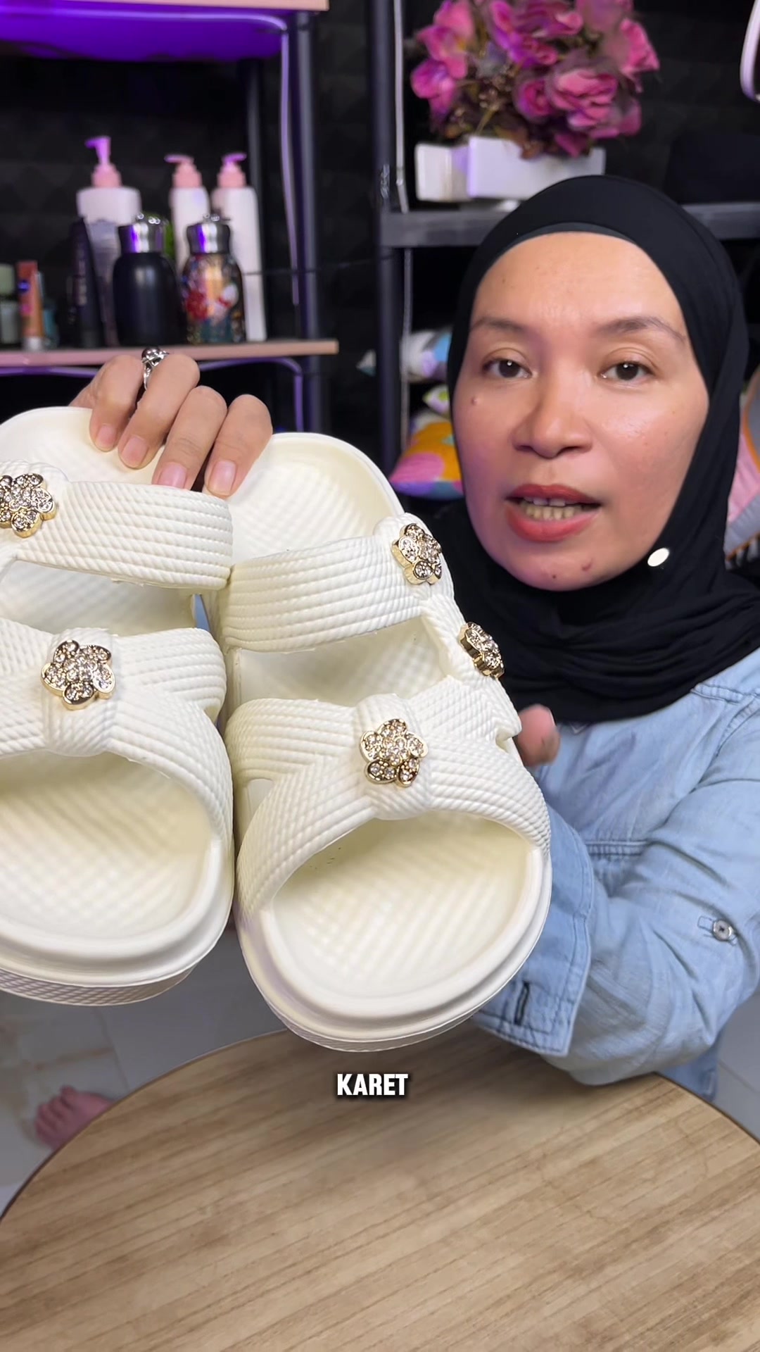 @LELI si paling TAS dan SANDAL
