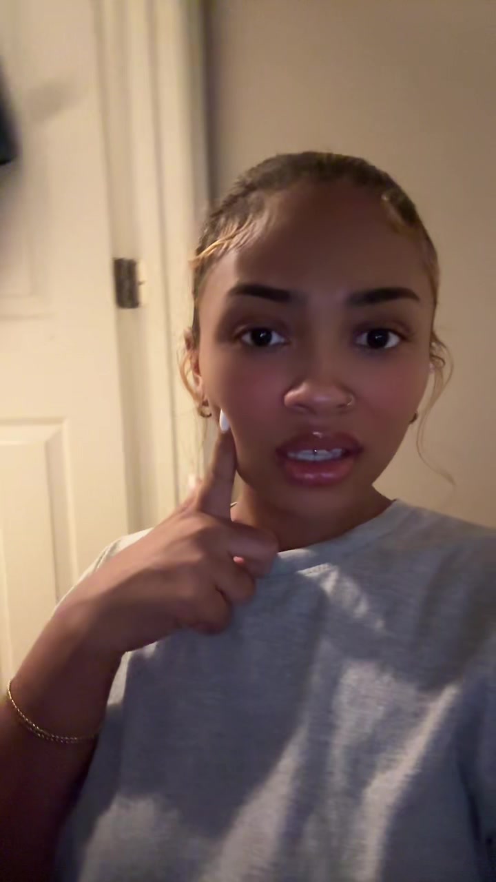 @Prettylittlethang_