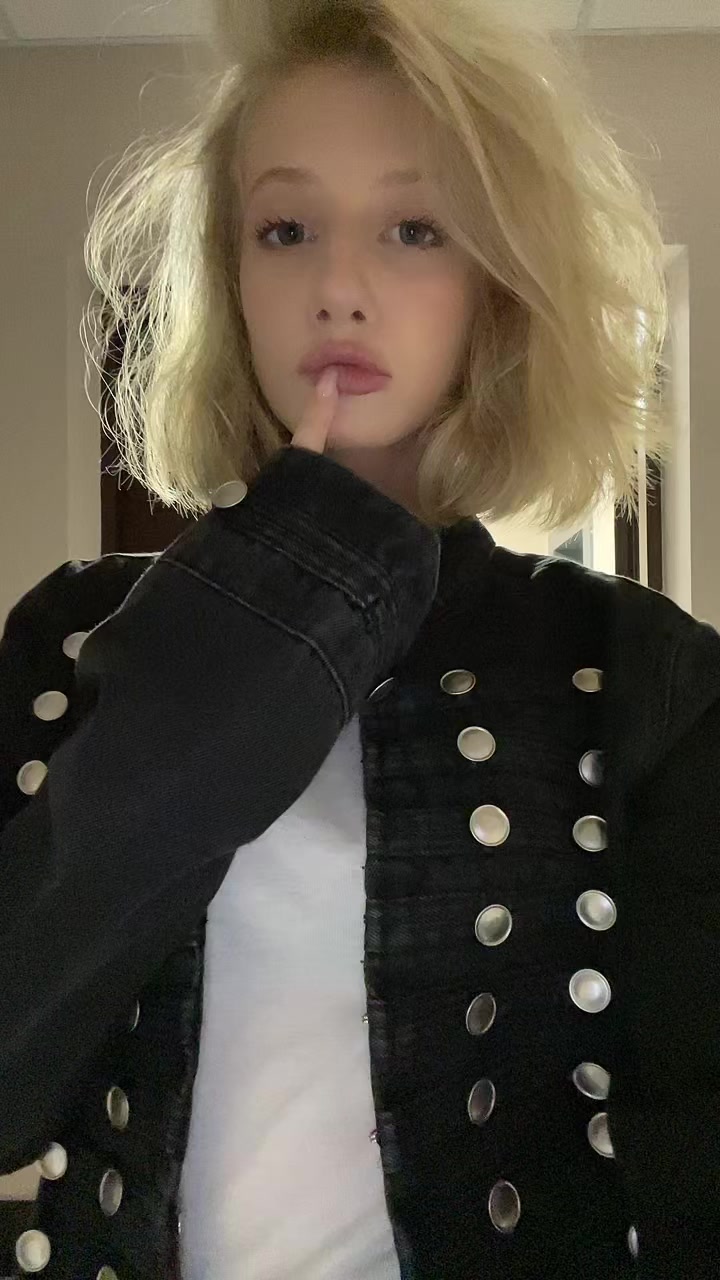 @полина зая