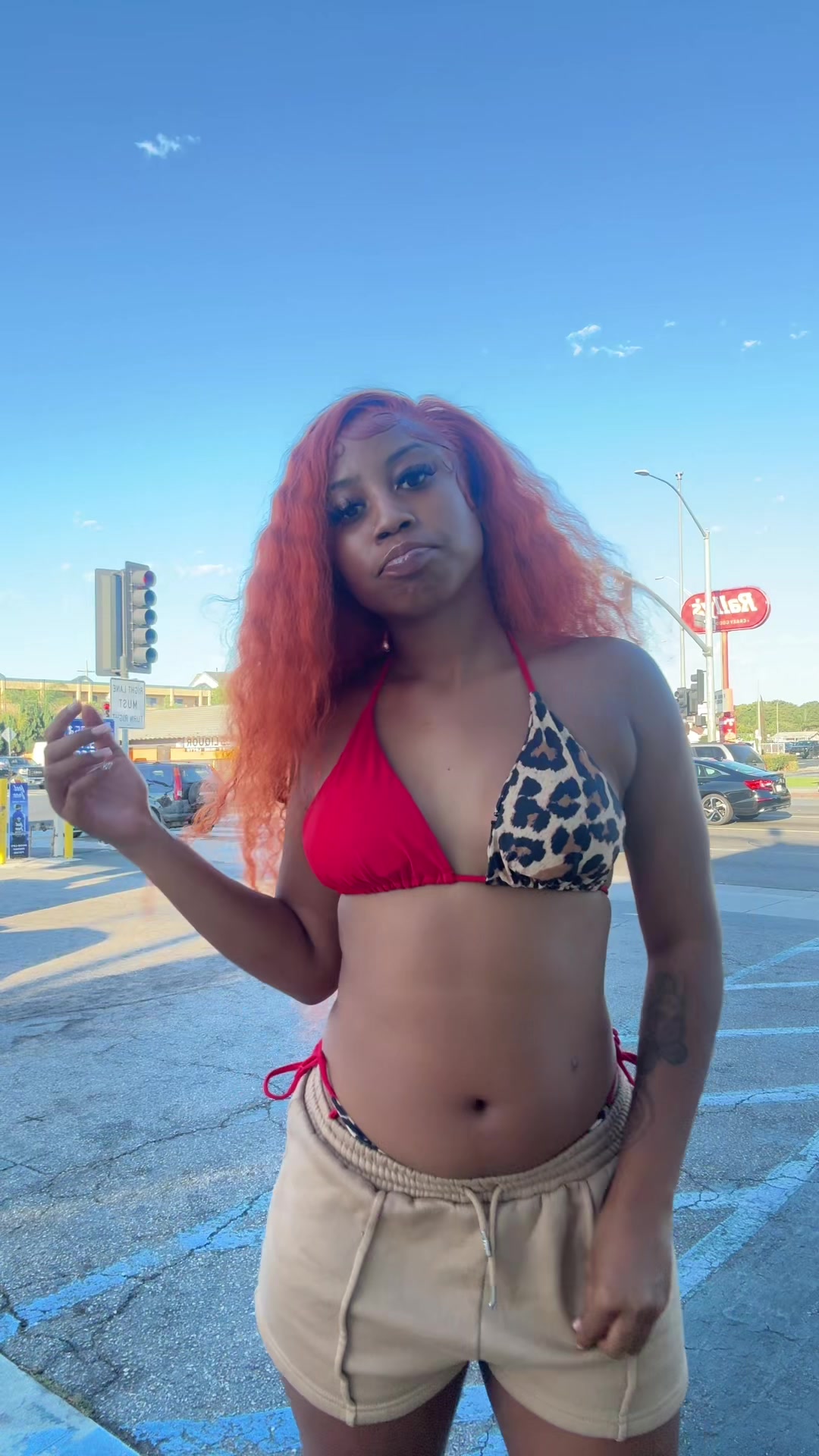 @rayneezy
