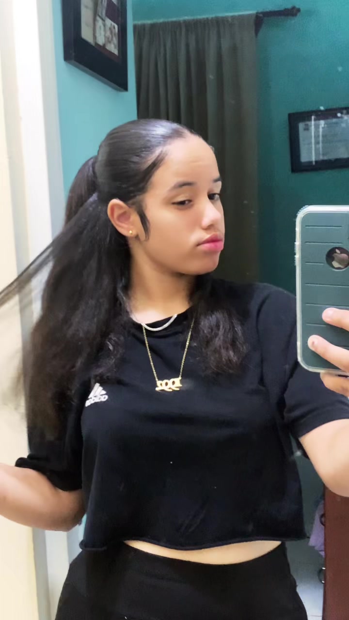 @🧍🏻&zwj;♀️👸🏻