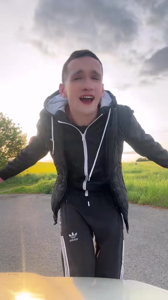 @Itsofficialsimon