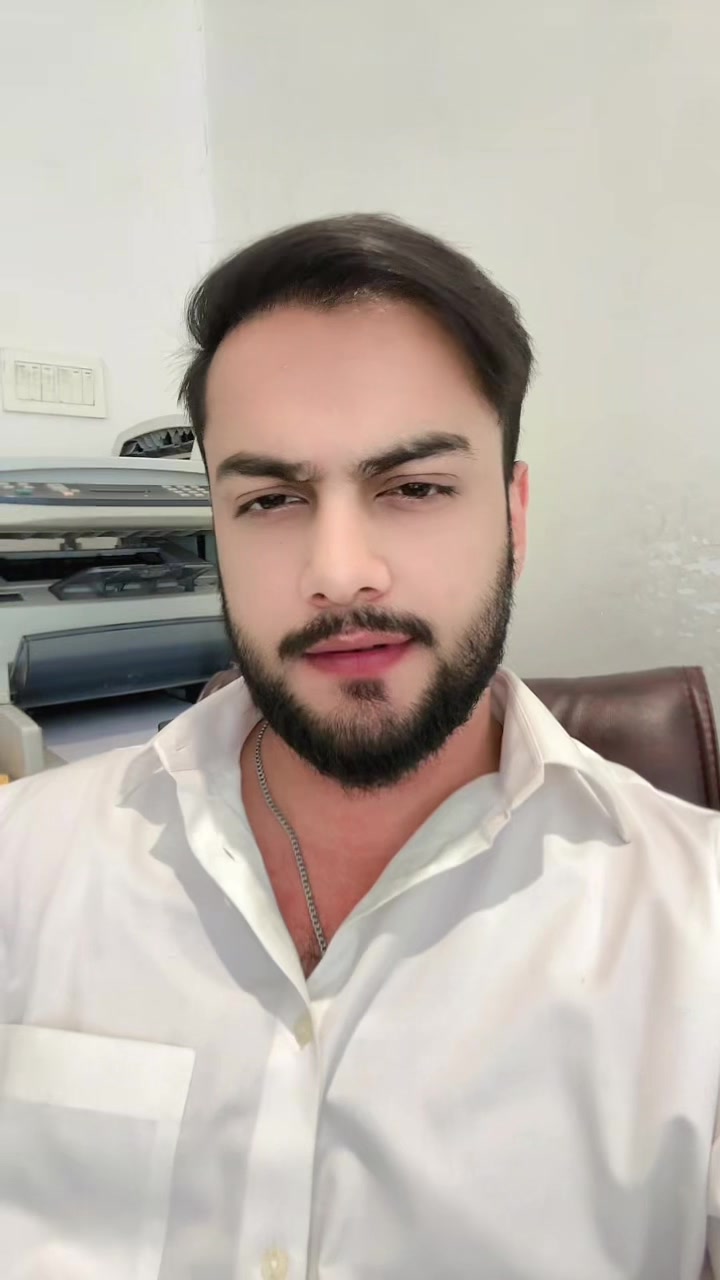 @لاریب خا ن🥀