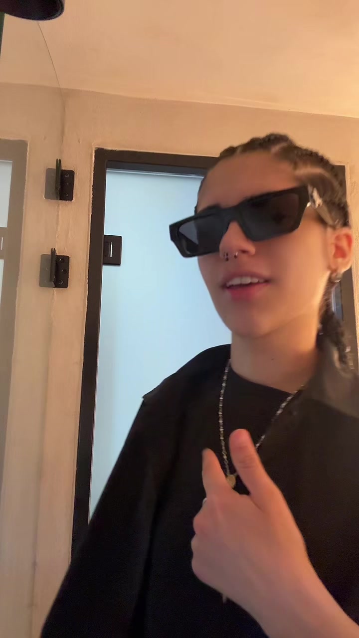 @de
