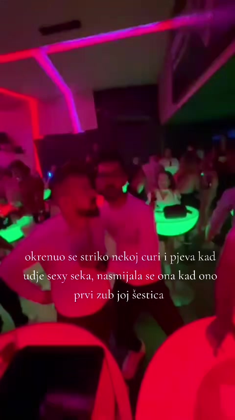 @ella🦋