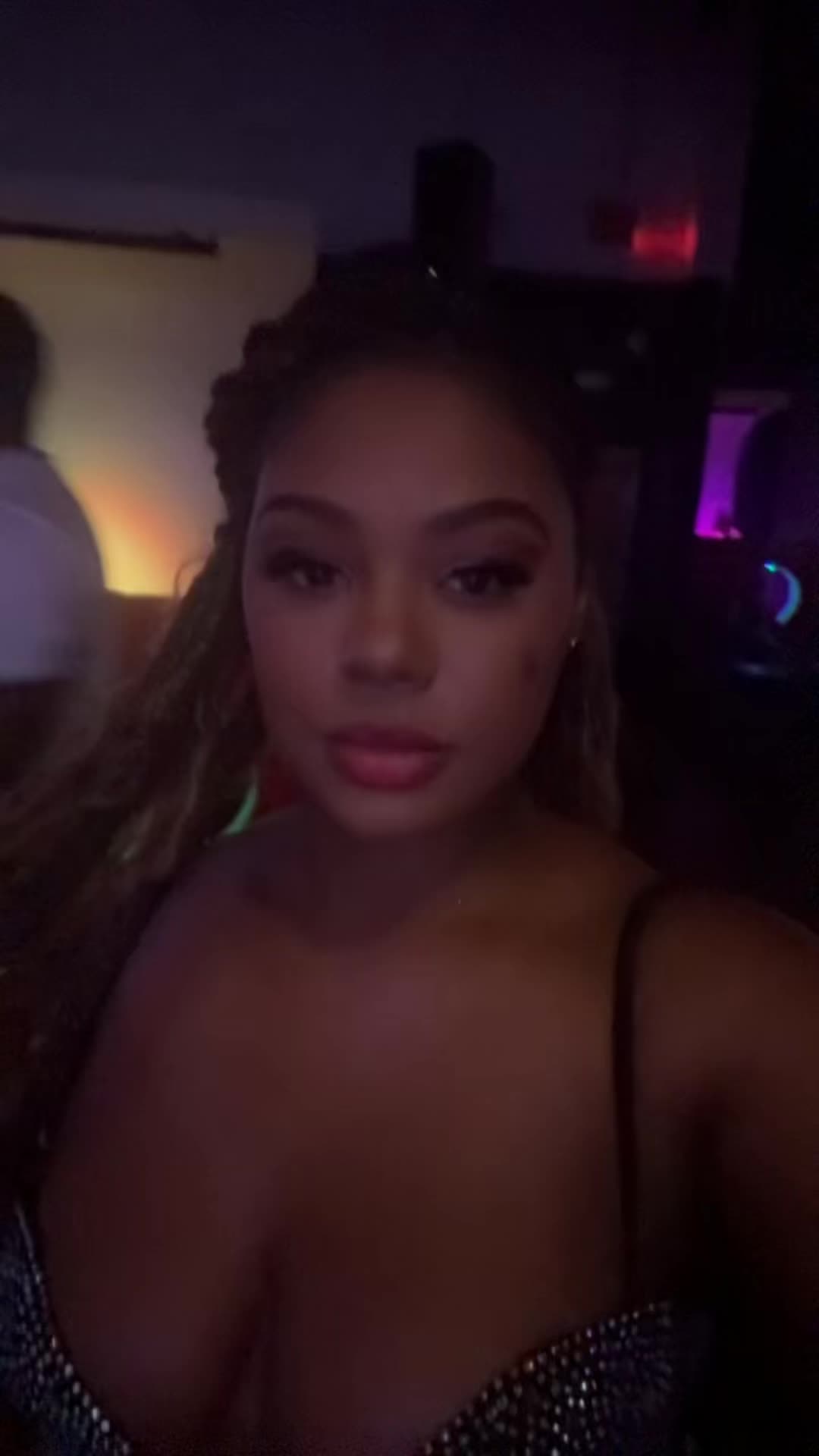 @GlamorousGi