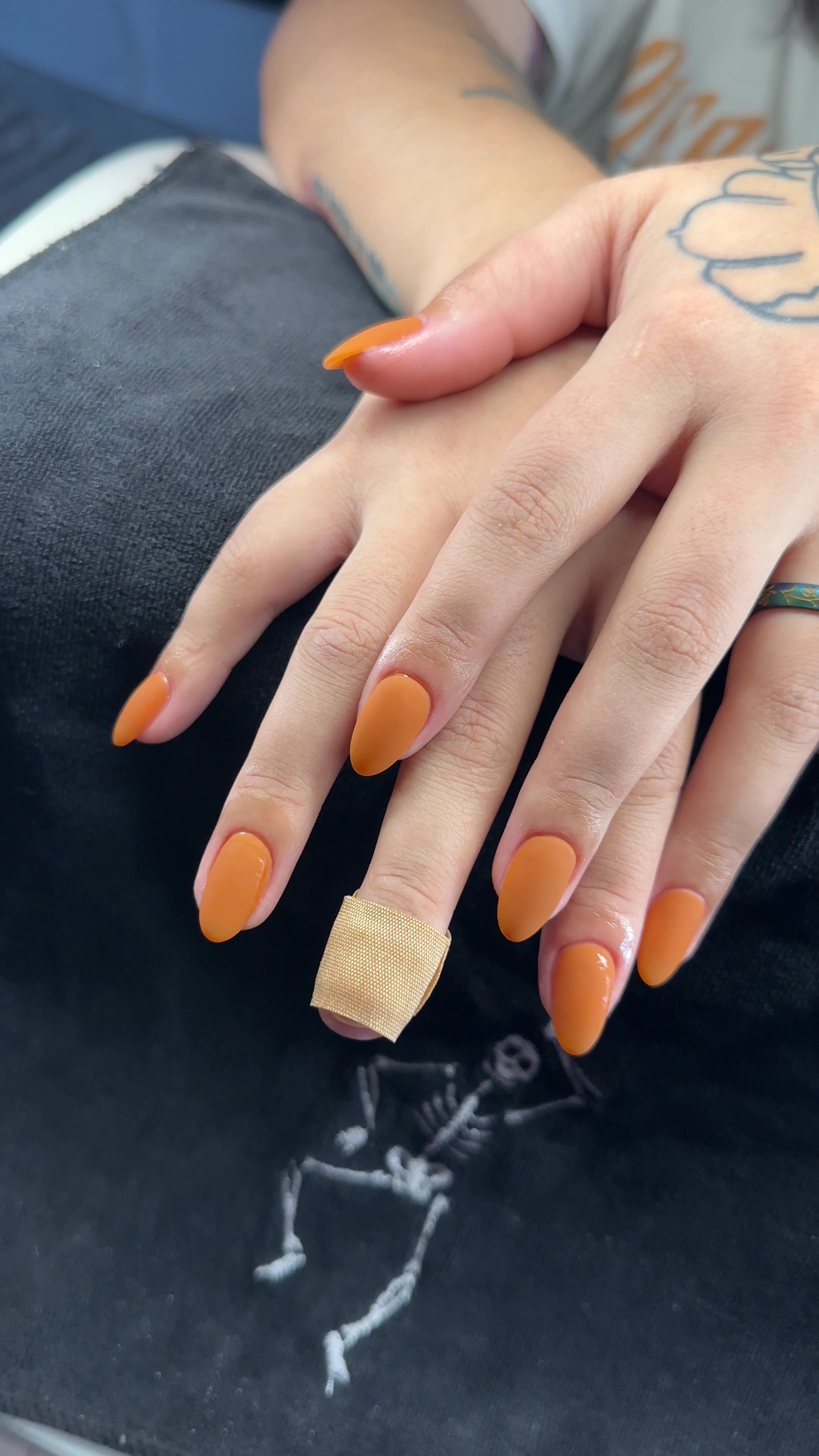 @softbutsharpnails