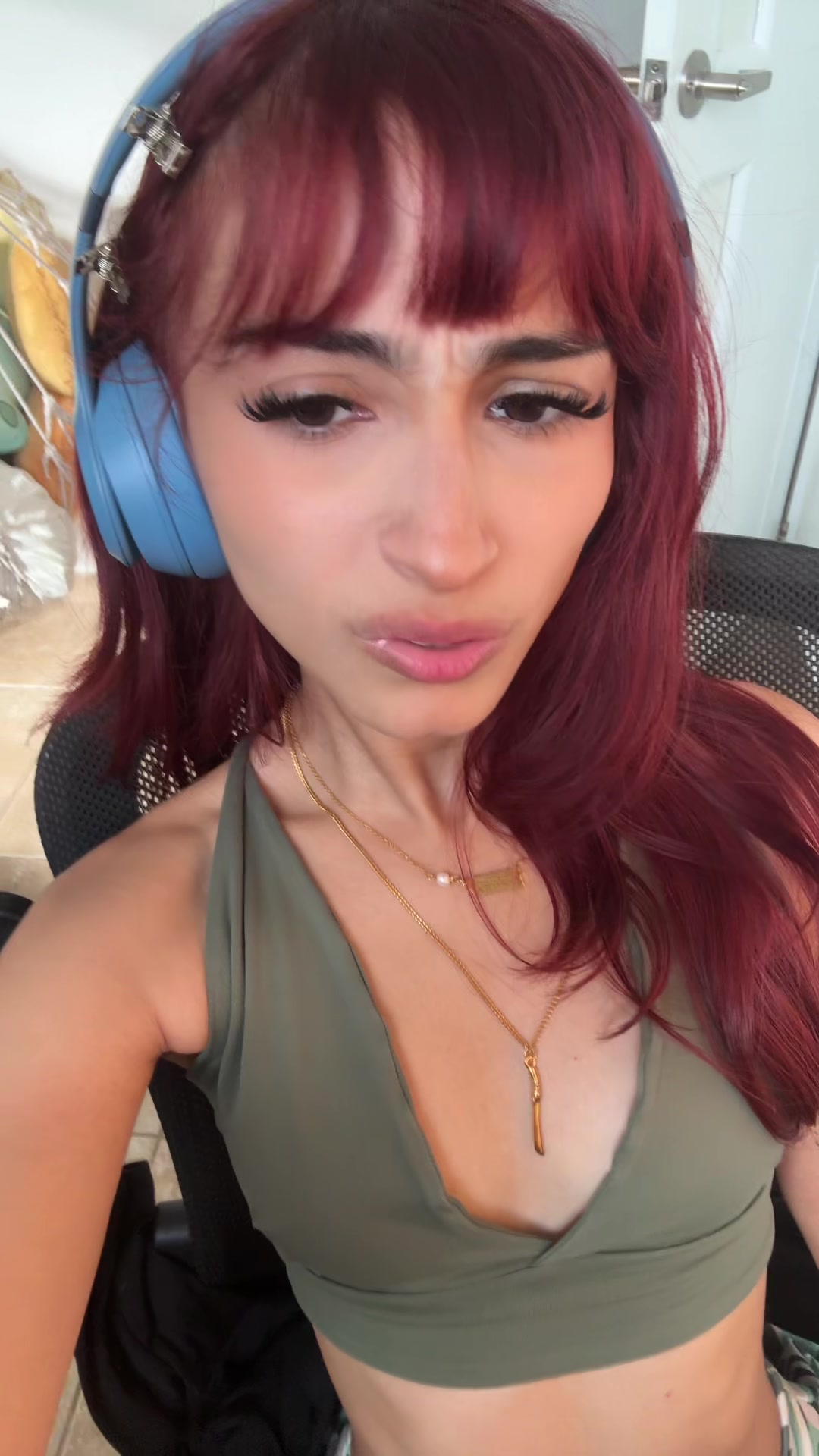 @R🧍🏽♀️