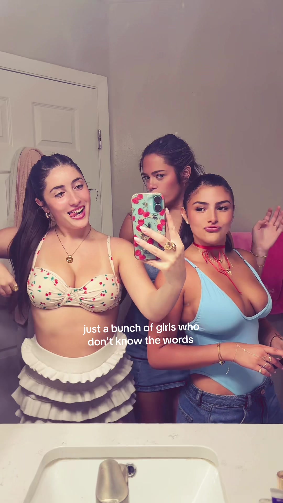 @👙🫧🫦🎧