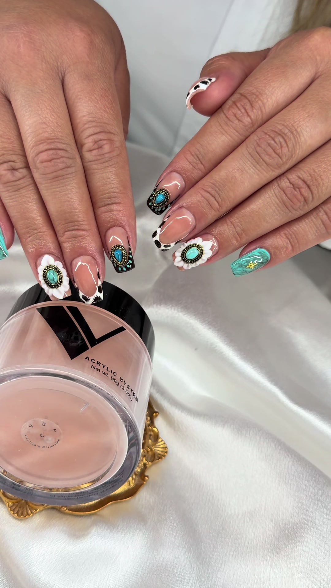 @Lupita Nail Artist