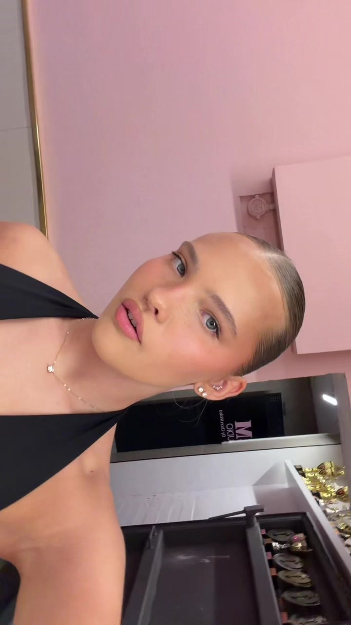@Emilyy