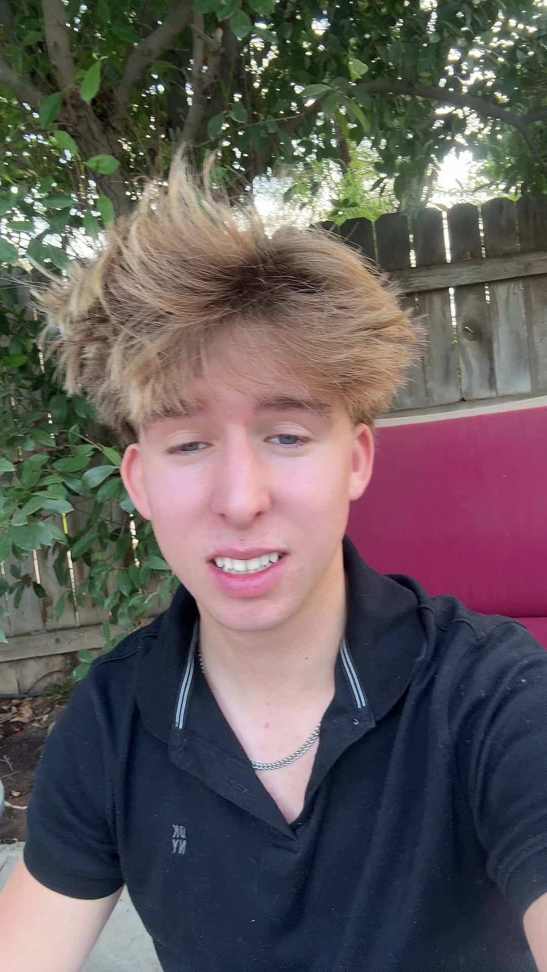 @MaceeeLikesYou