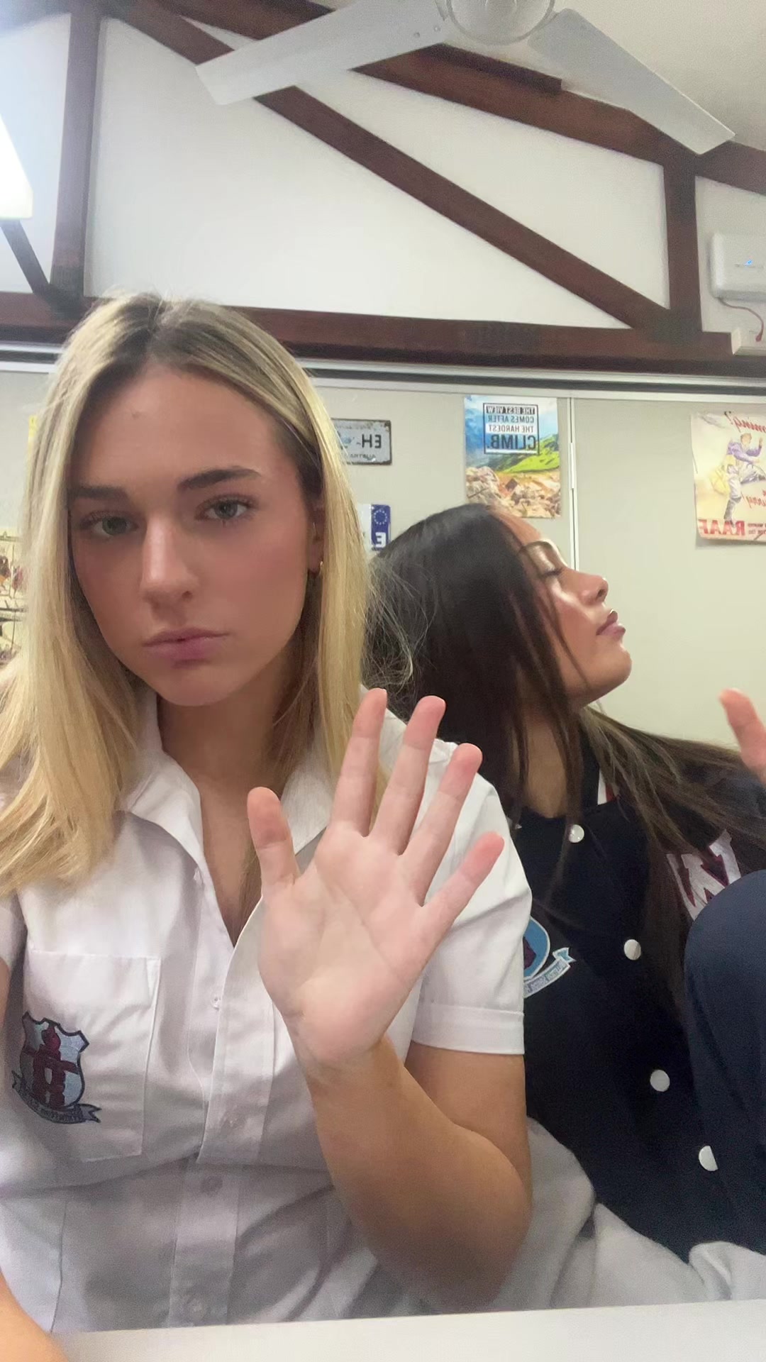 @GirlsWhoGoon