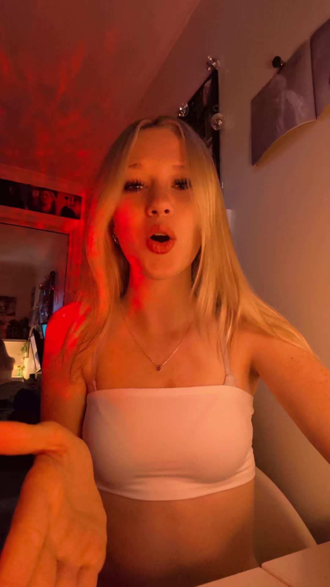 @ellaa🕸️