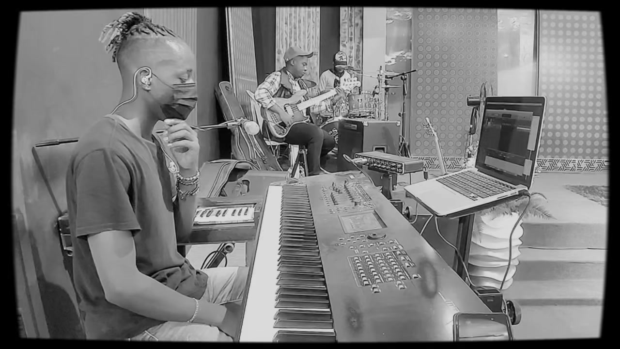 @Boni on the keyz