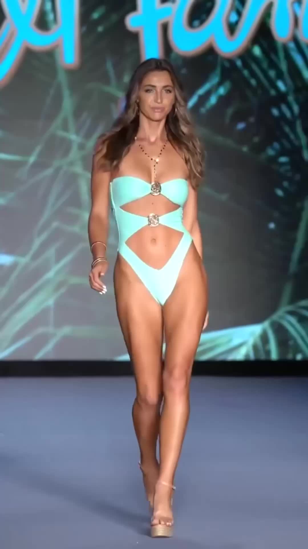 @szucslilla74016024