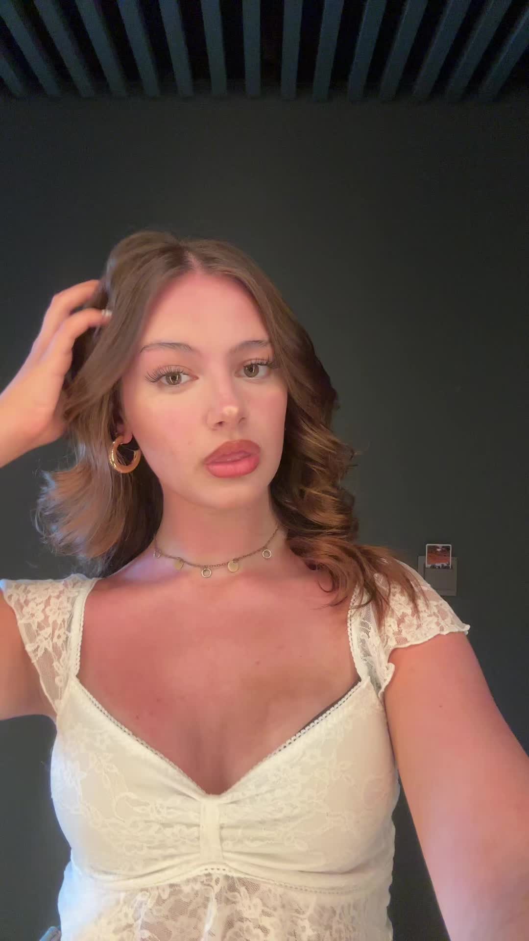 @cara24__