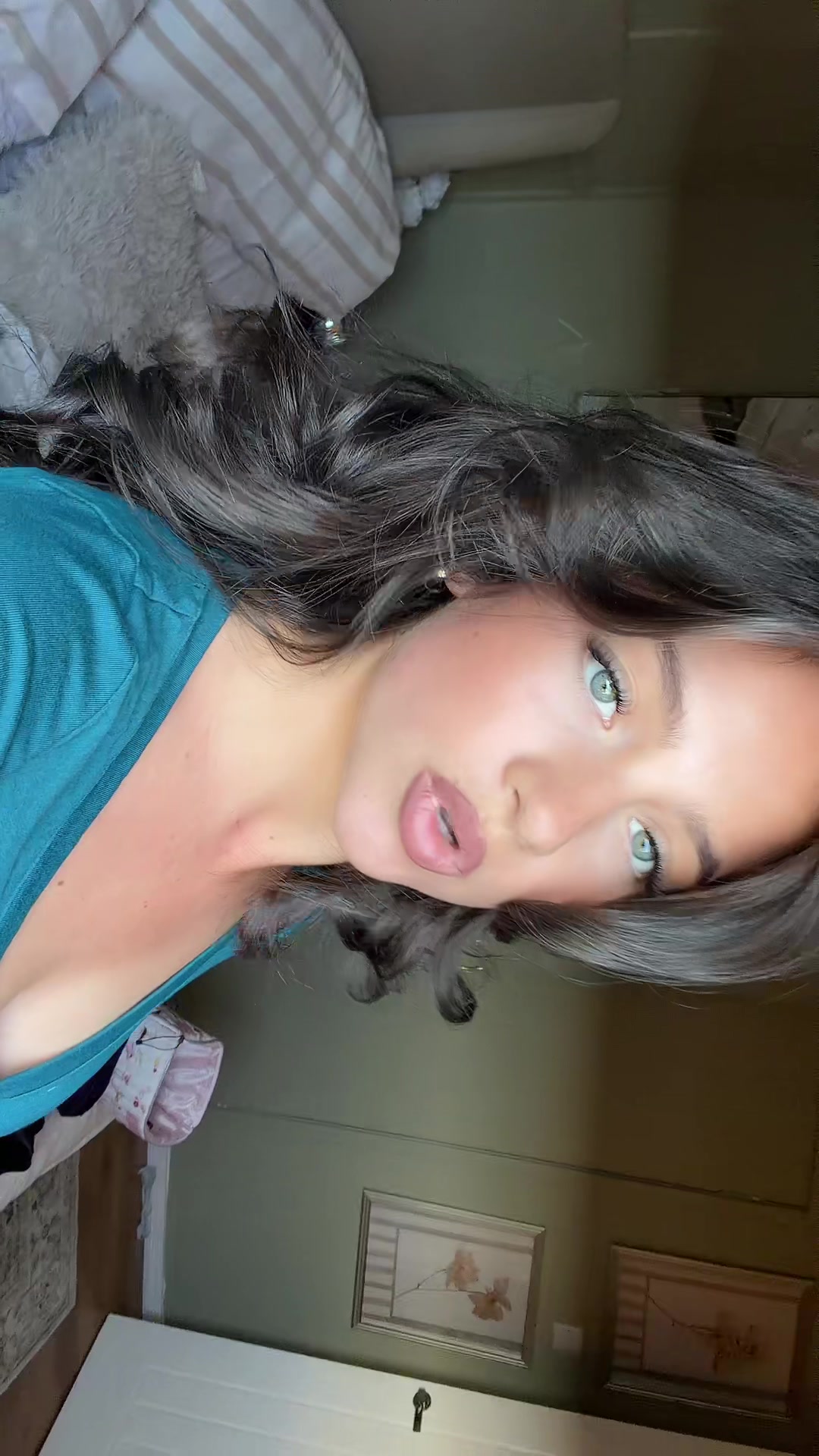@floraknowles