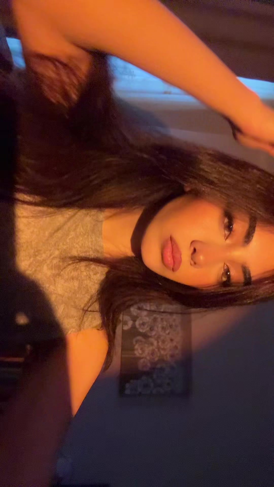 @ნია
