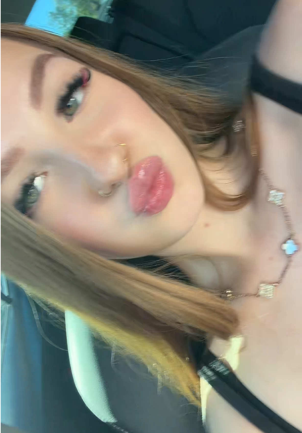 @$>
