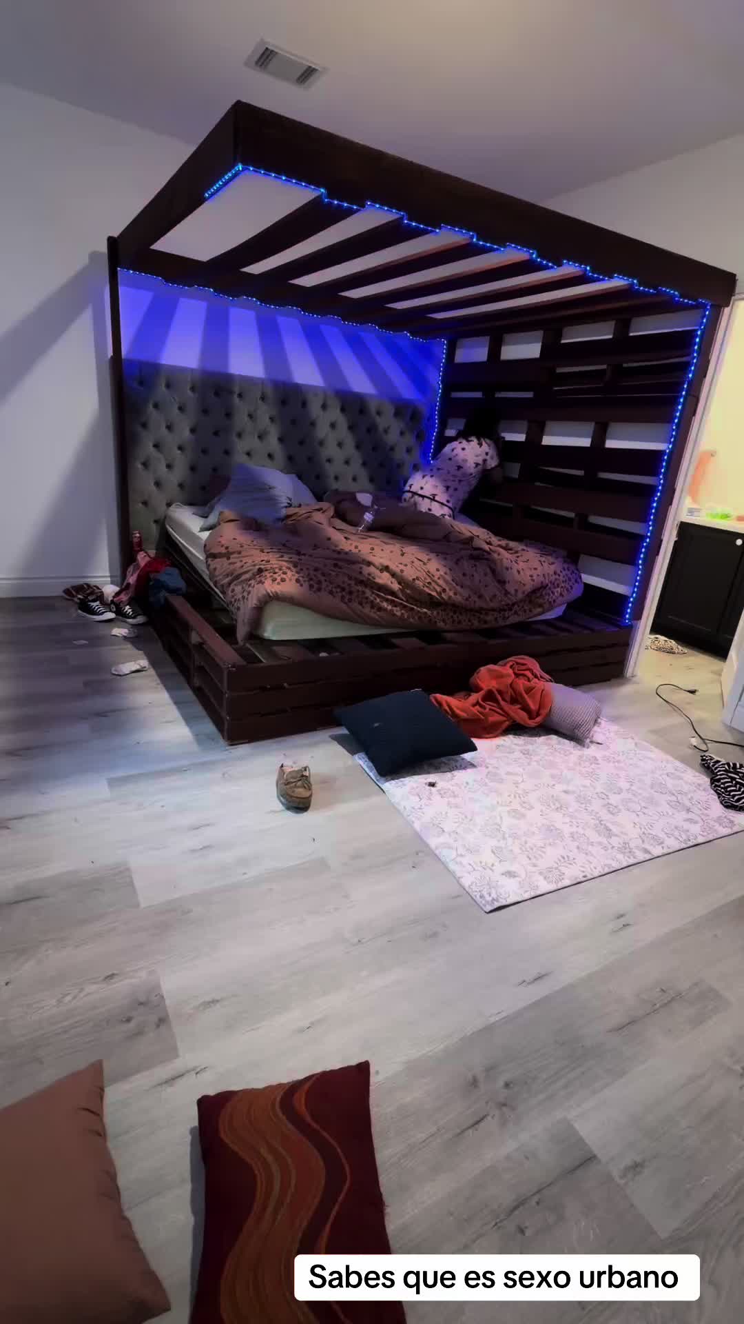 @lalalopez