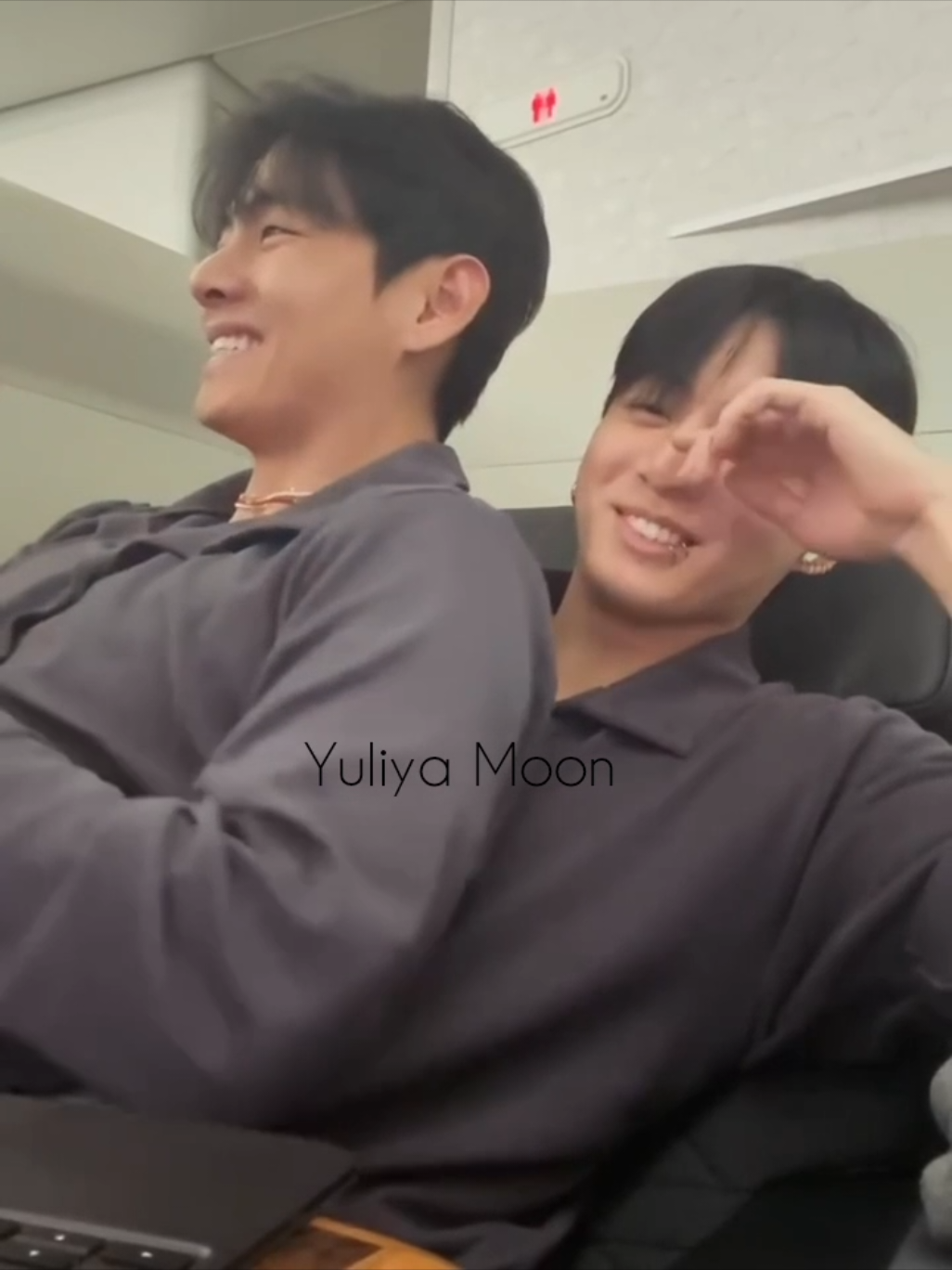 @Yuliya Moon