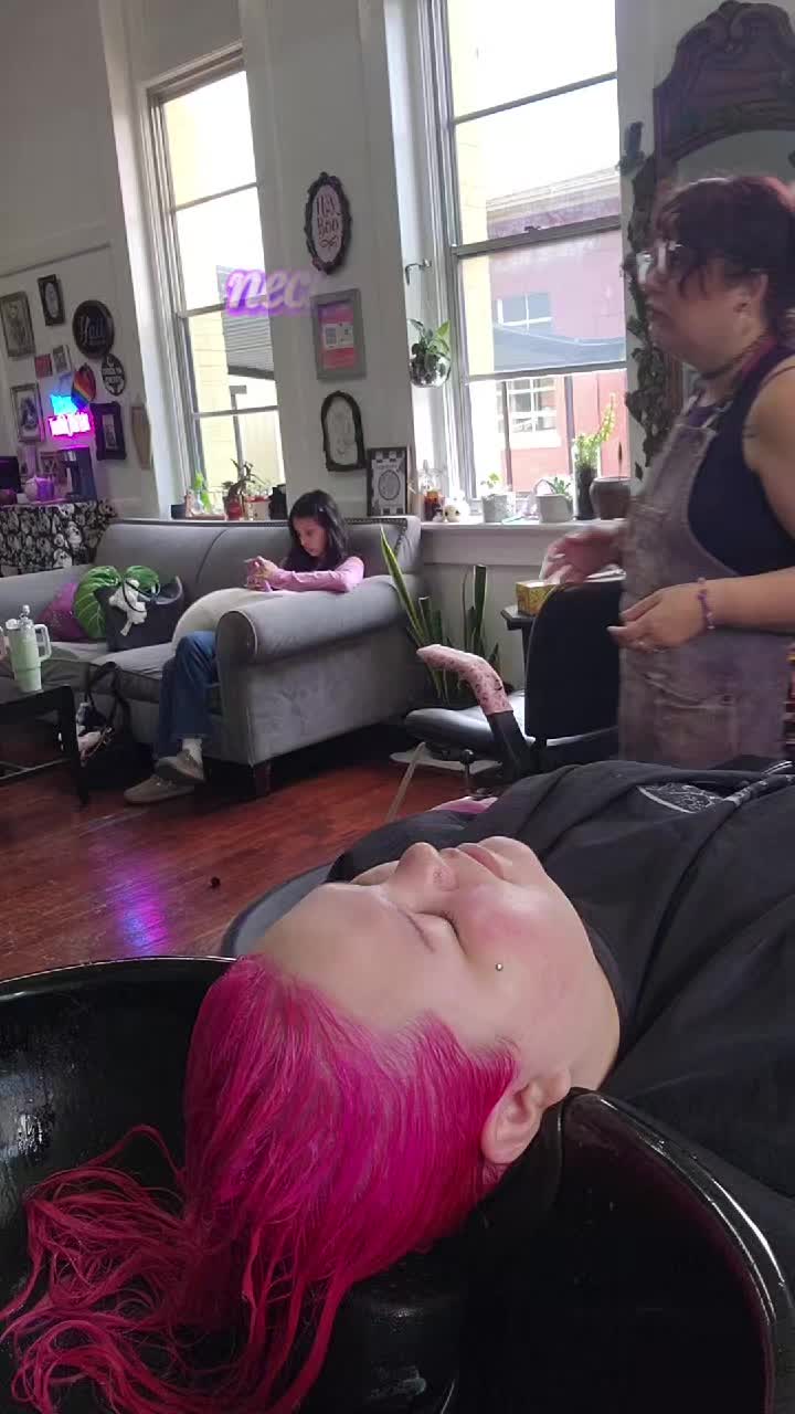 @Angie Knix Hair Artist