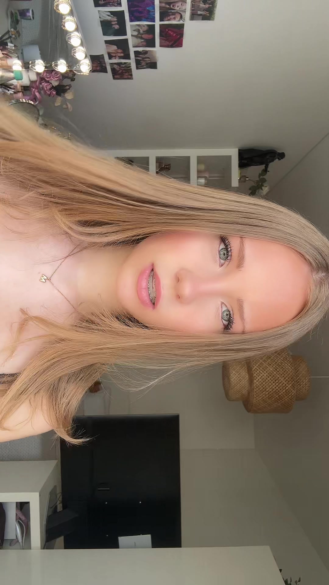 @???