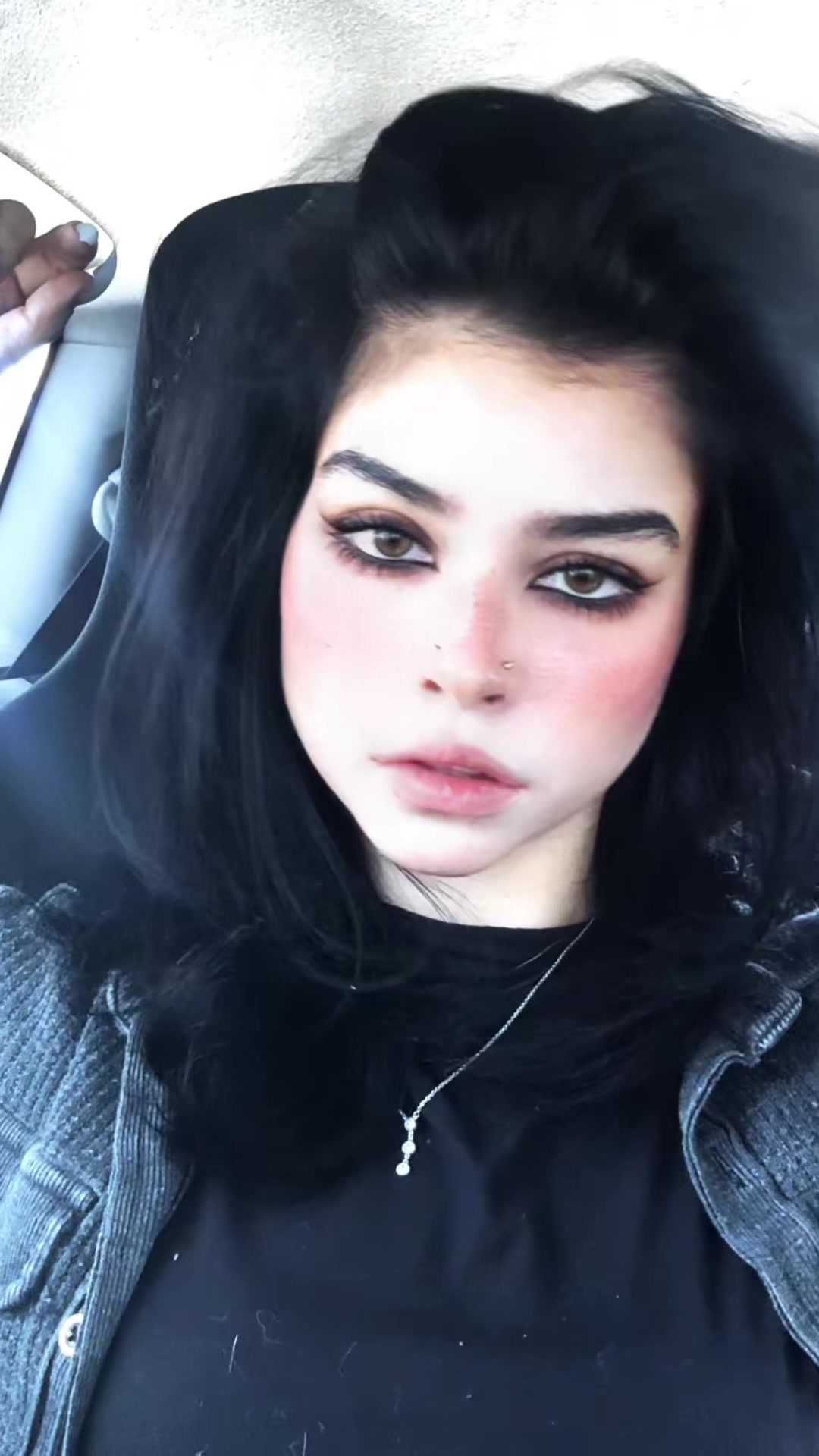 @bella