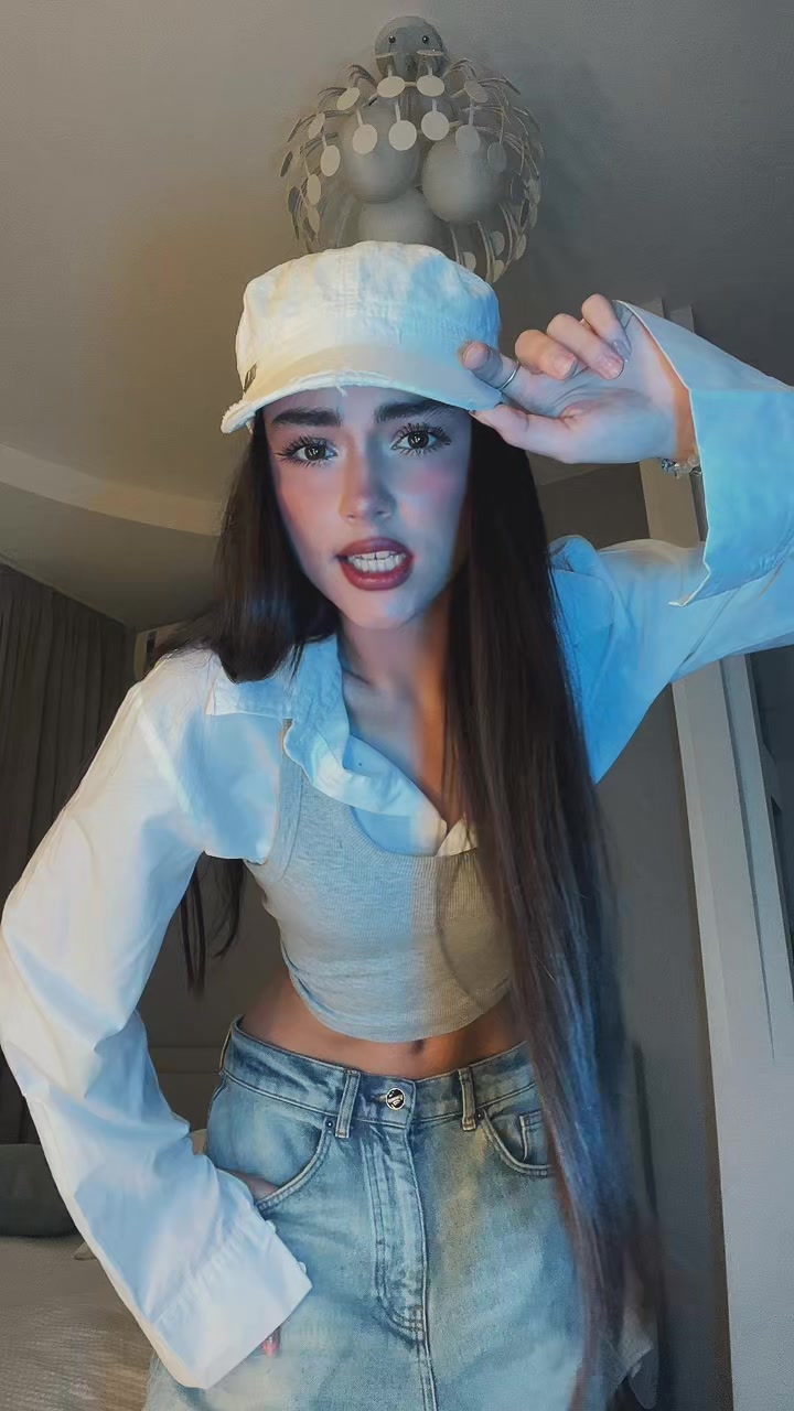 @ari_cryztal