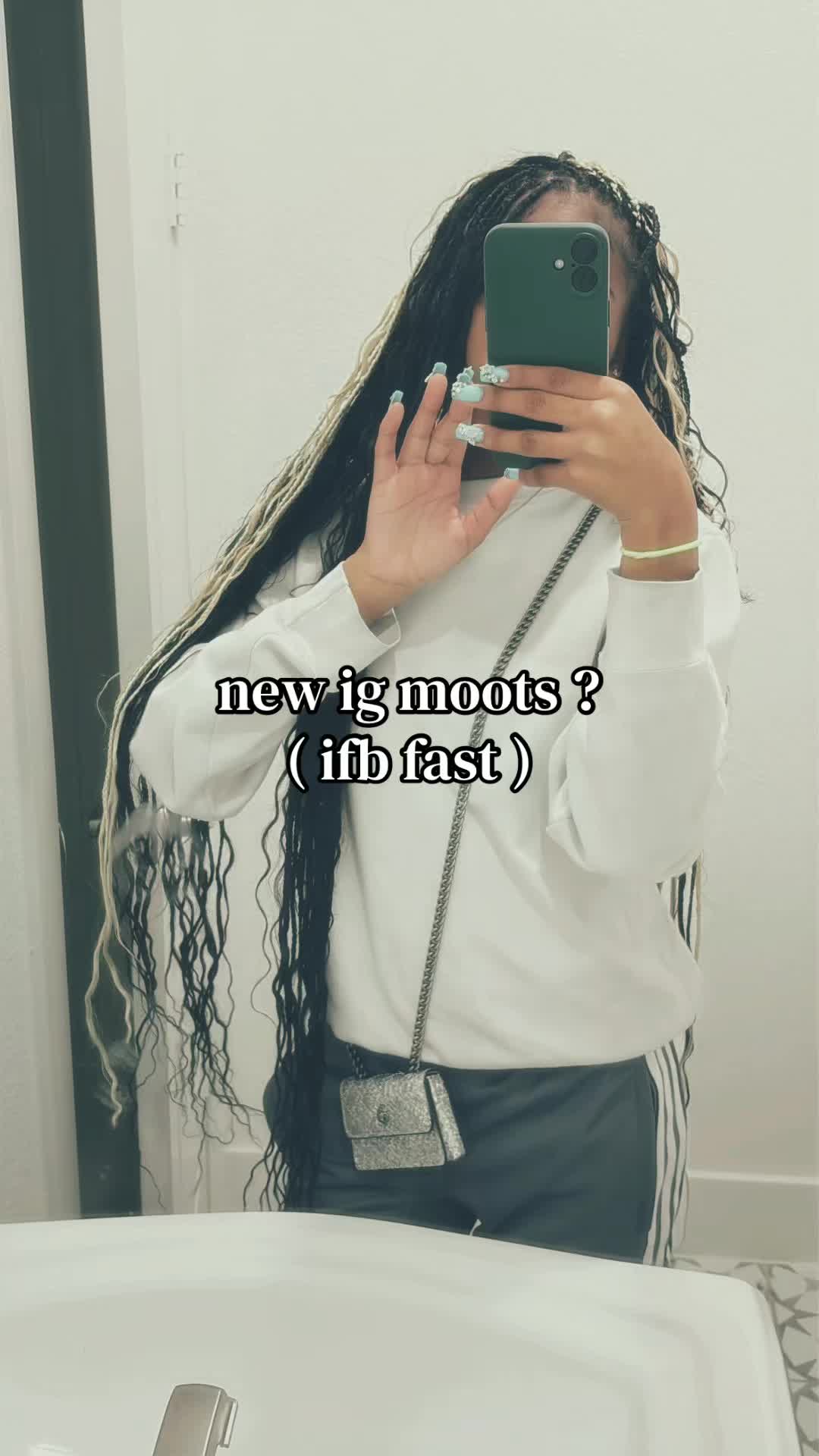 @ᥫ᭡.