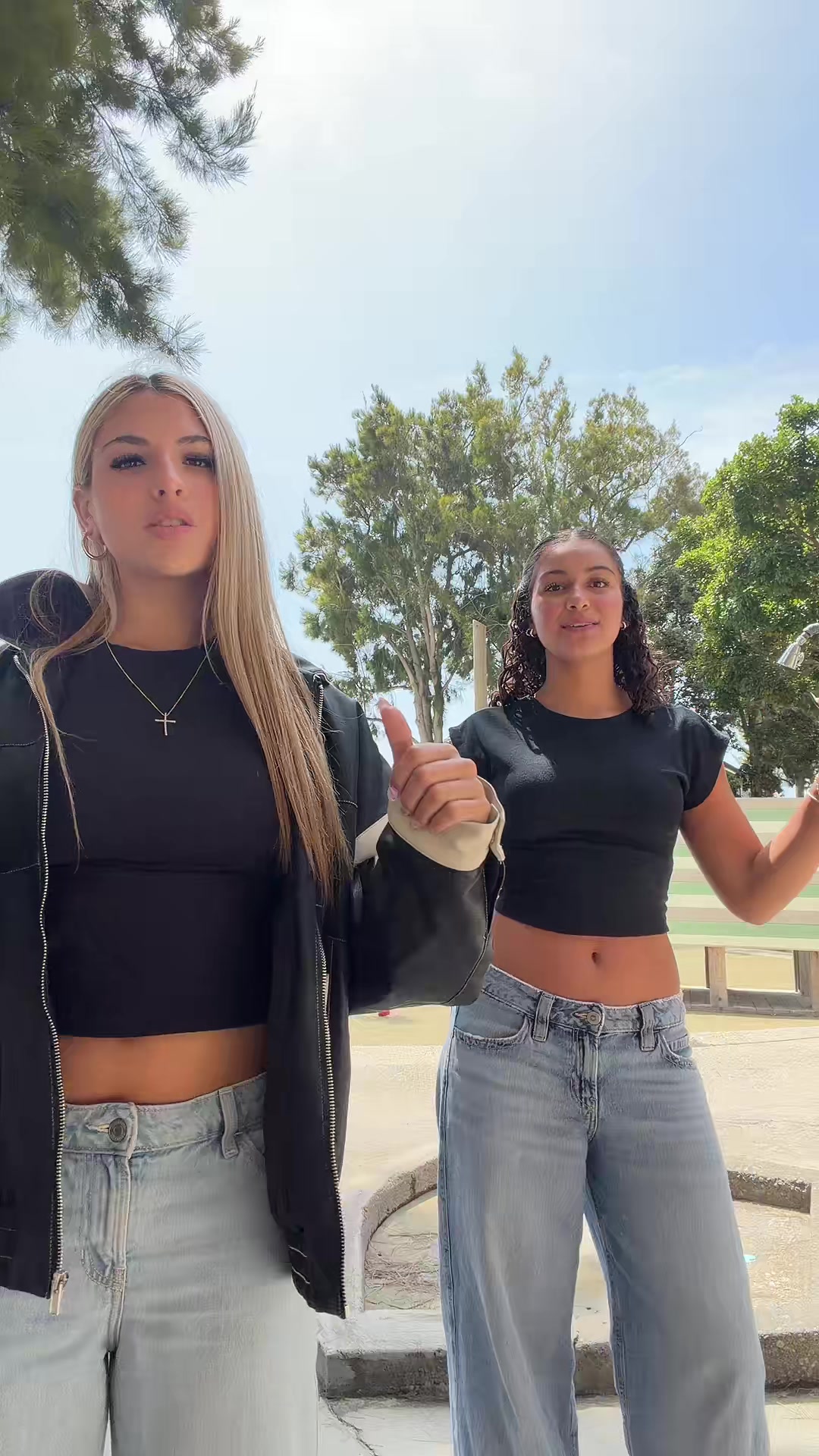 @Poli