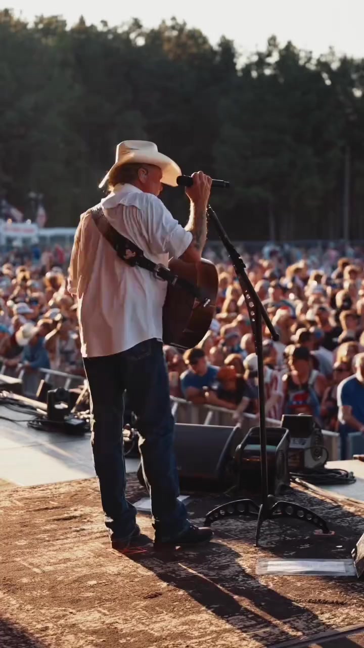 @Tracy Lawrence