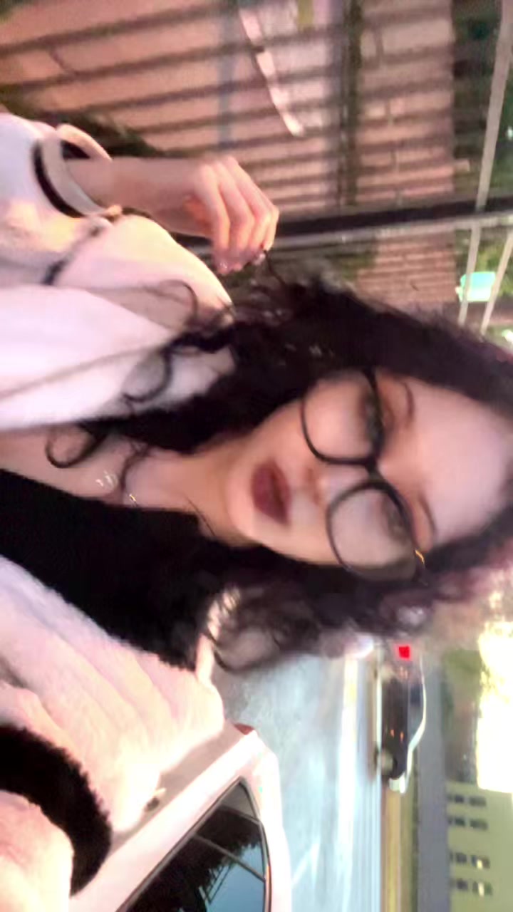 @crlysew