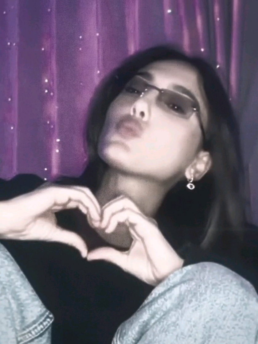 @𝕄𝕒𝕣𝕚𝕖-𝕃𝕒𝕦𝕣𝕖