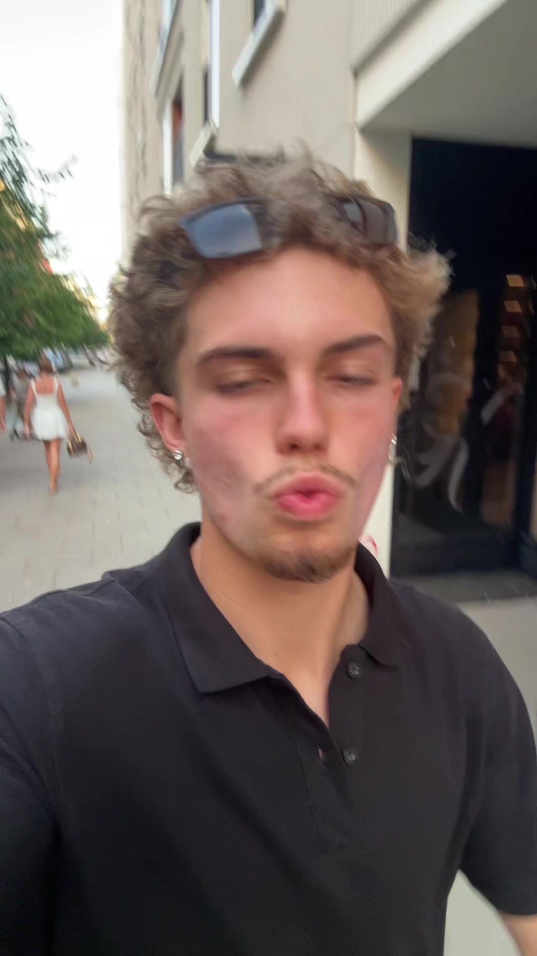 @Sqwimeee