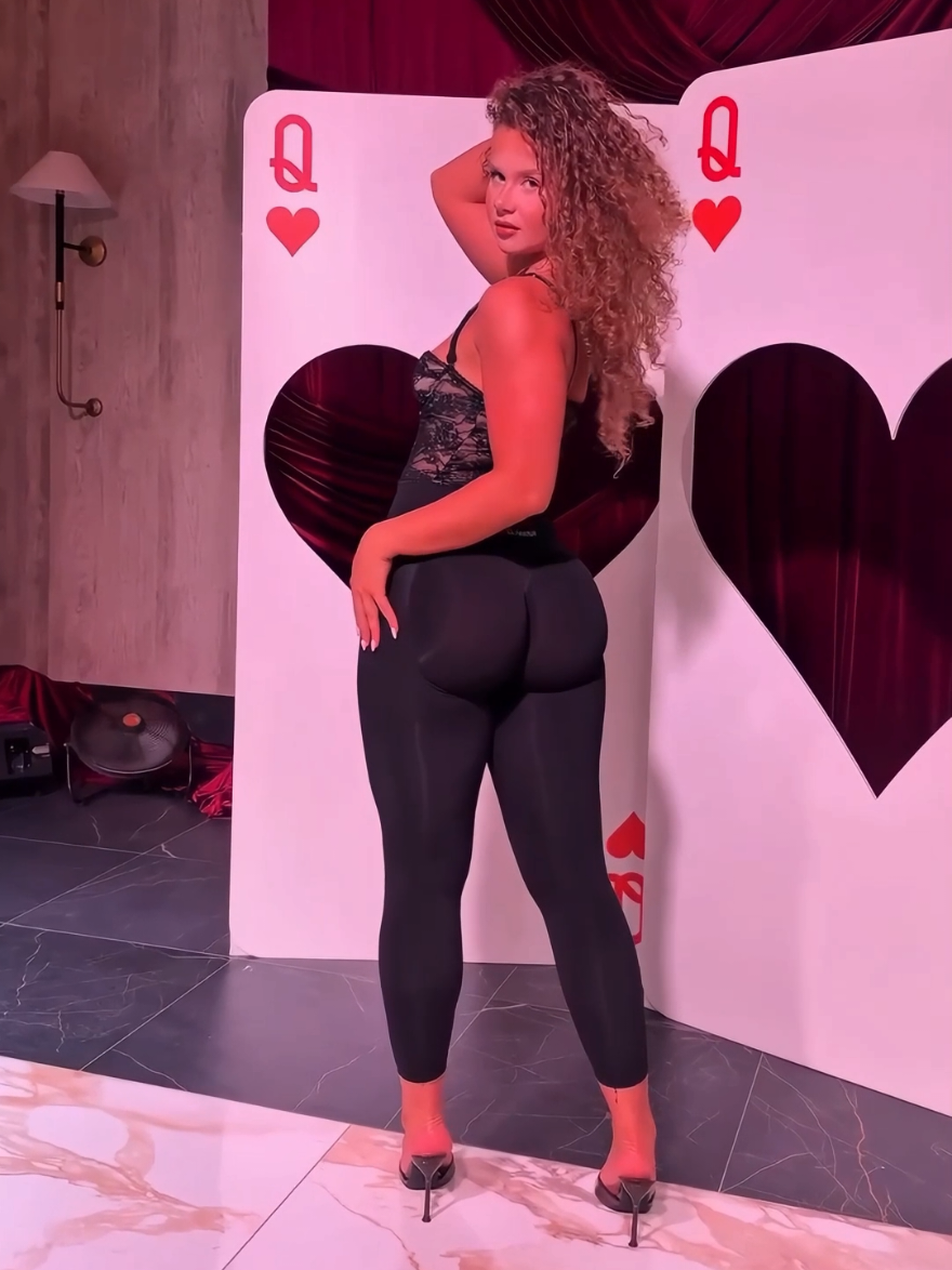 @_leggins69_