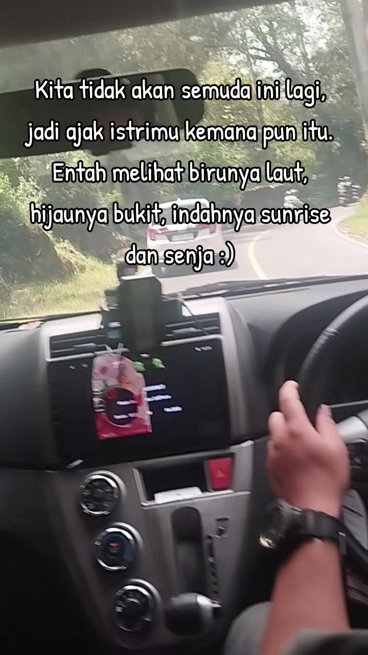@momhie
