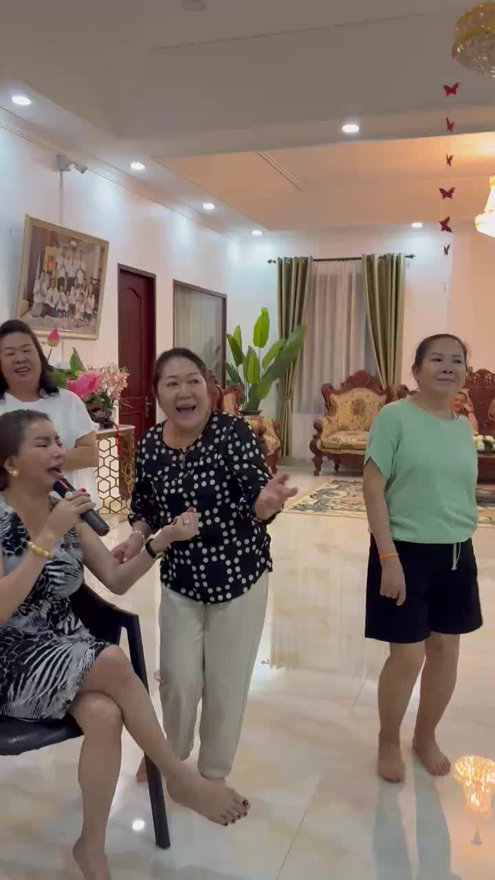 @Bạch yến ho&agrave;ng