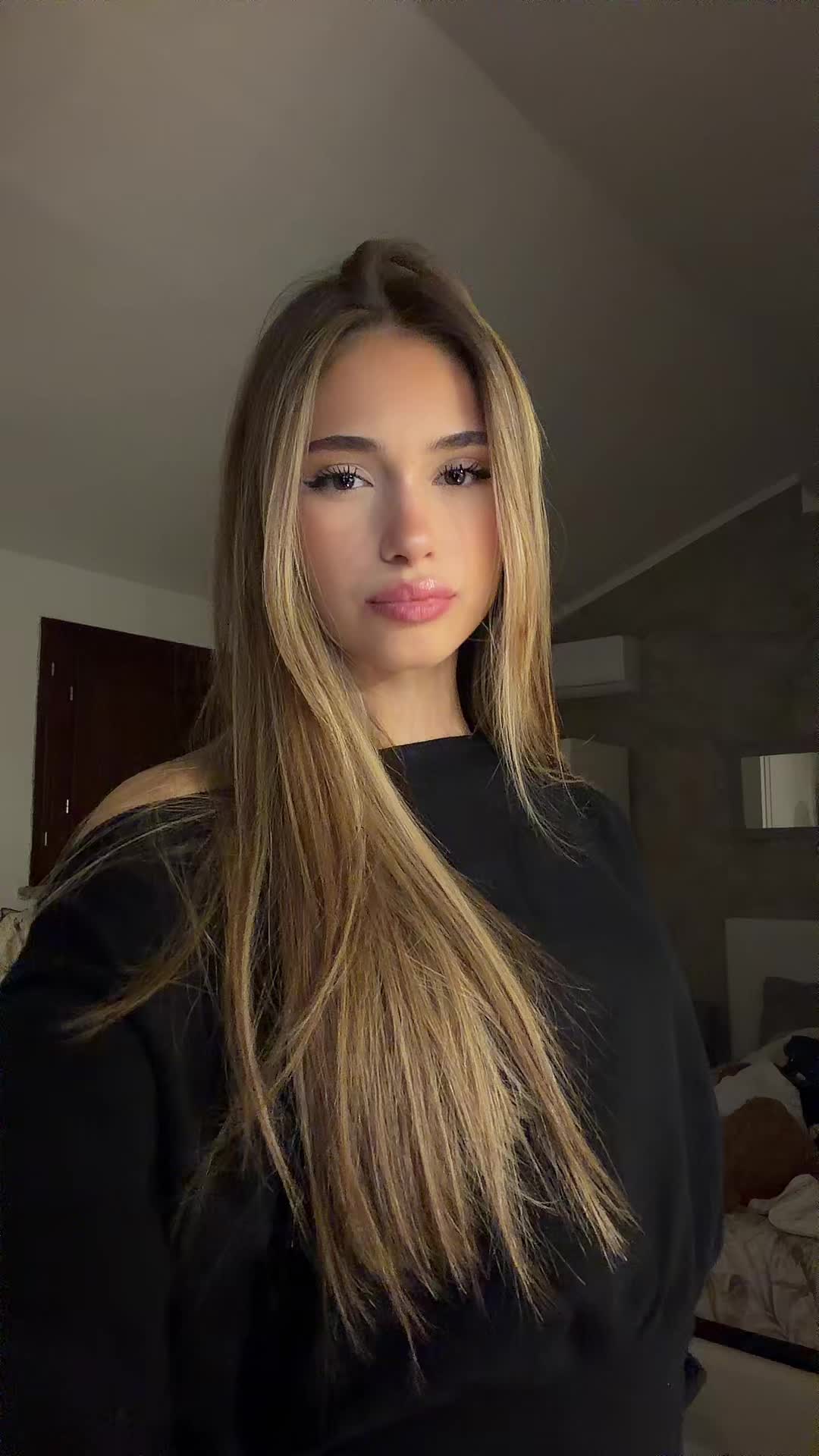 @𝐄𝐋𝐈𝐒𝐀