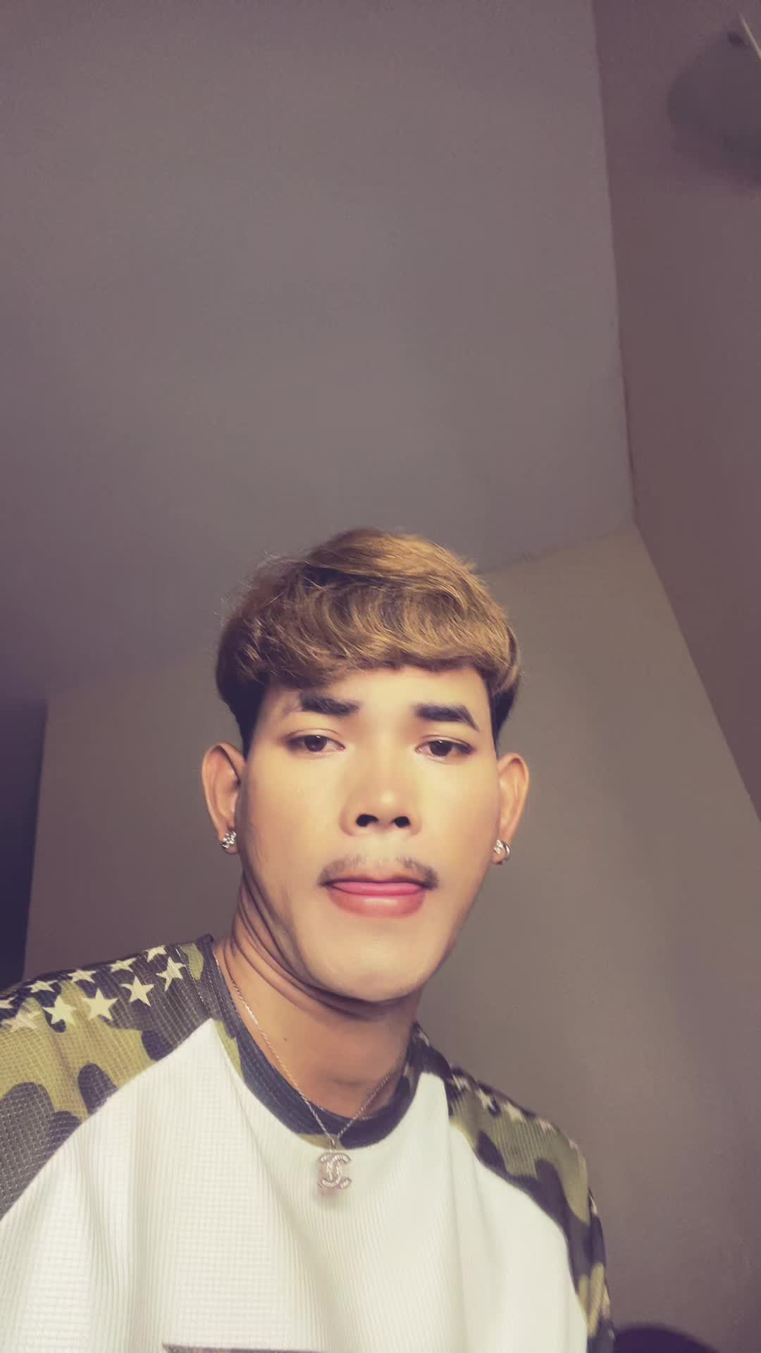 @Chhen | គីម រ៉ាឆេន