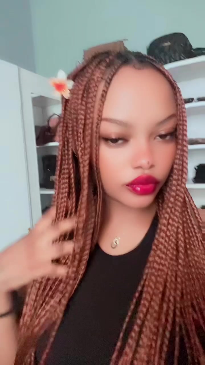 @Lolah__🦋🍒