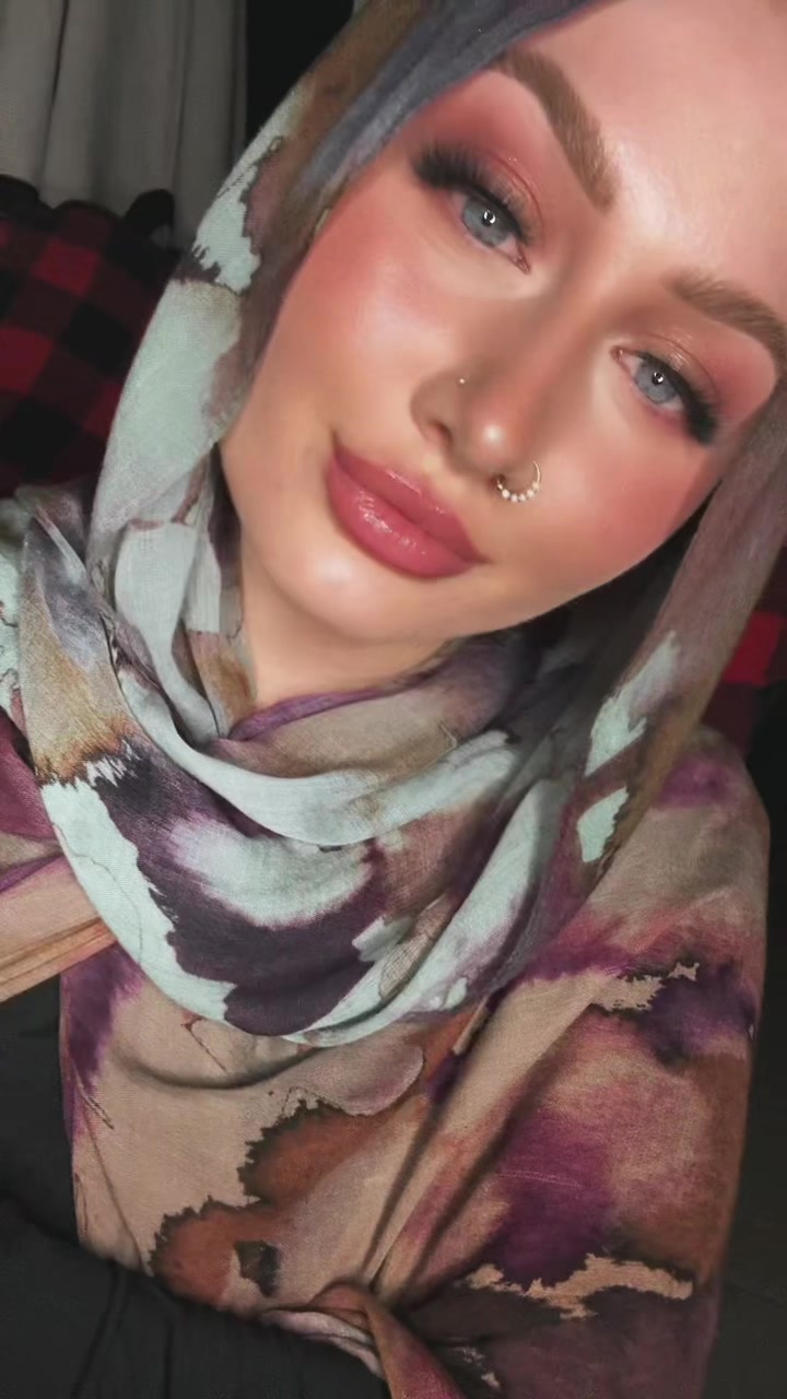 @mynameeisella